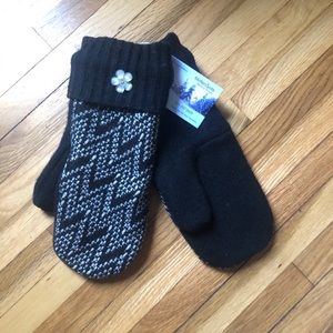 Fleeced lined wool mittens NWT!